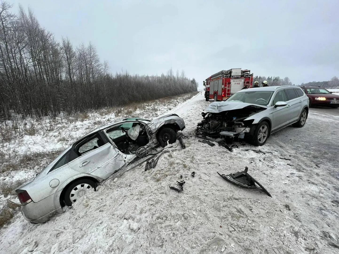 Kesk-Eestis juhtus pühapäeval mitu liiklusõnnetust. Ühes neist hukkus 28-aastane naine.