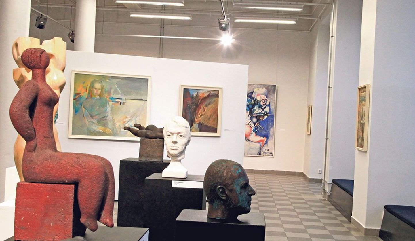 Väljapaneku ajatelg kulgeb käsikäes autorite neljal kümnendil valminud teostega, tutvustades Eesti kunsti suundumusi.
