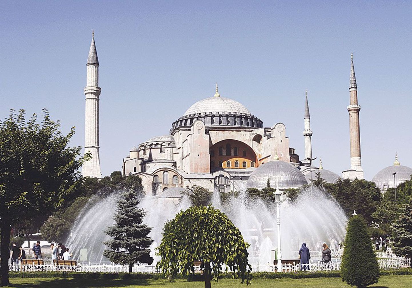 Собор Святой Софии, или Премудрости Божией, в Стамбуле – всемирно известный памятник византийского зодчества, символ «золотого века» Византии.