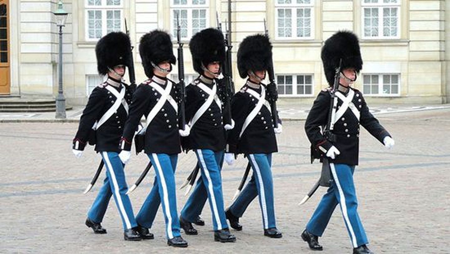 Vahtkonna vahetus Amalienborgi lossi ees.