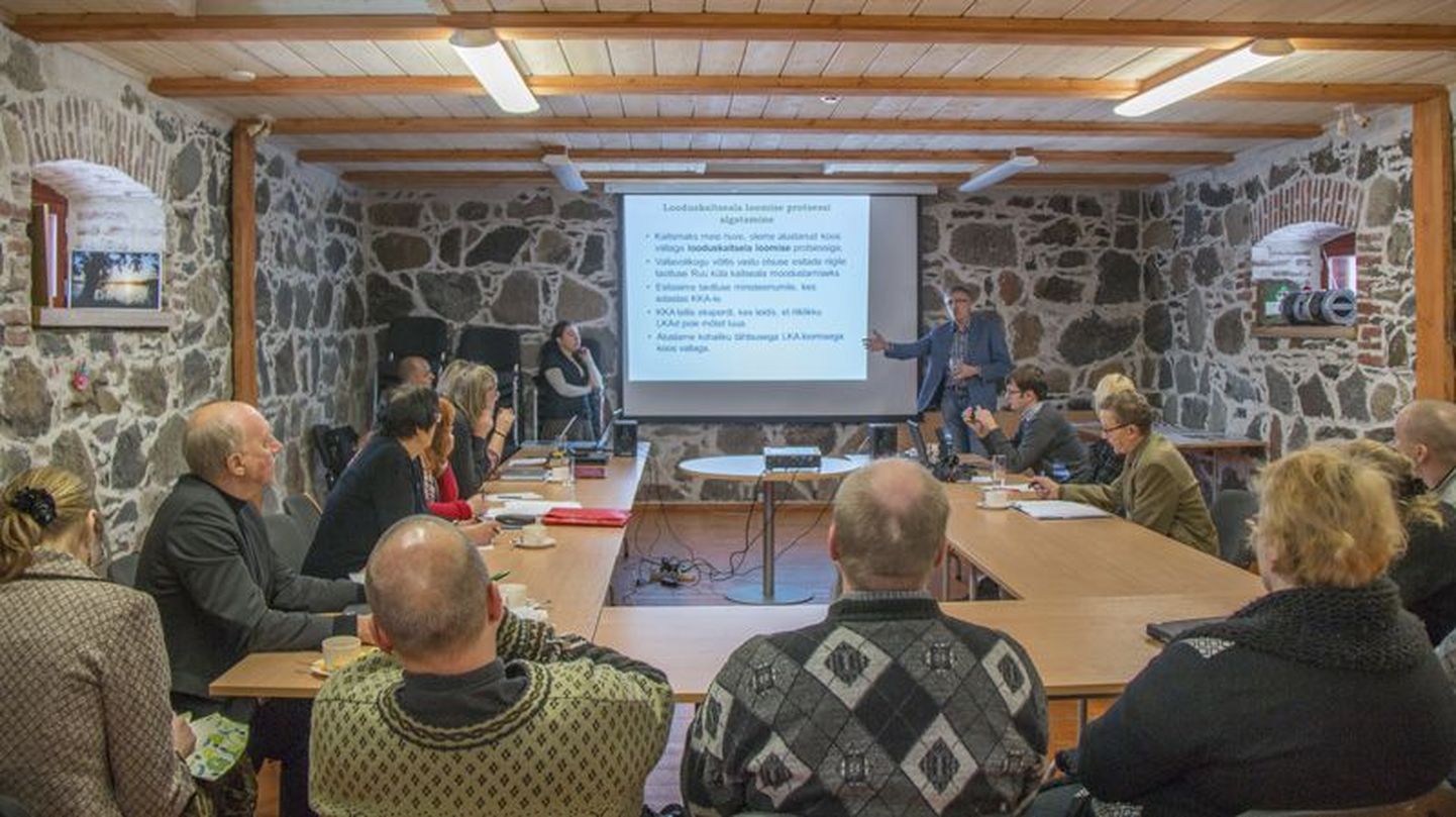 Miila seltsimajas rääkisid kohalike kogukondade esindajad maavarade kaevandamisest Eestis.