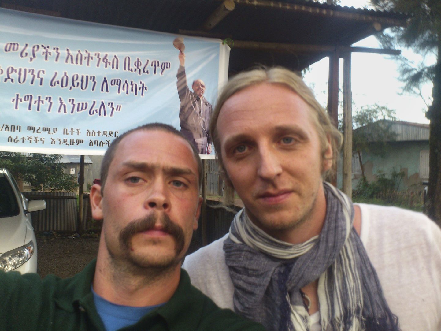 Rootslasest fotograaf Johan Persson (vasakul) ja reporter Martin Schibbye pärast vabanemist Etioopia vanglast.