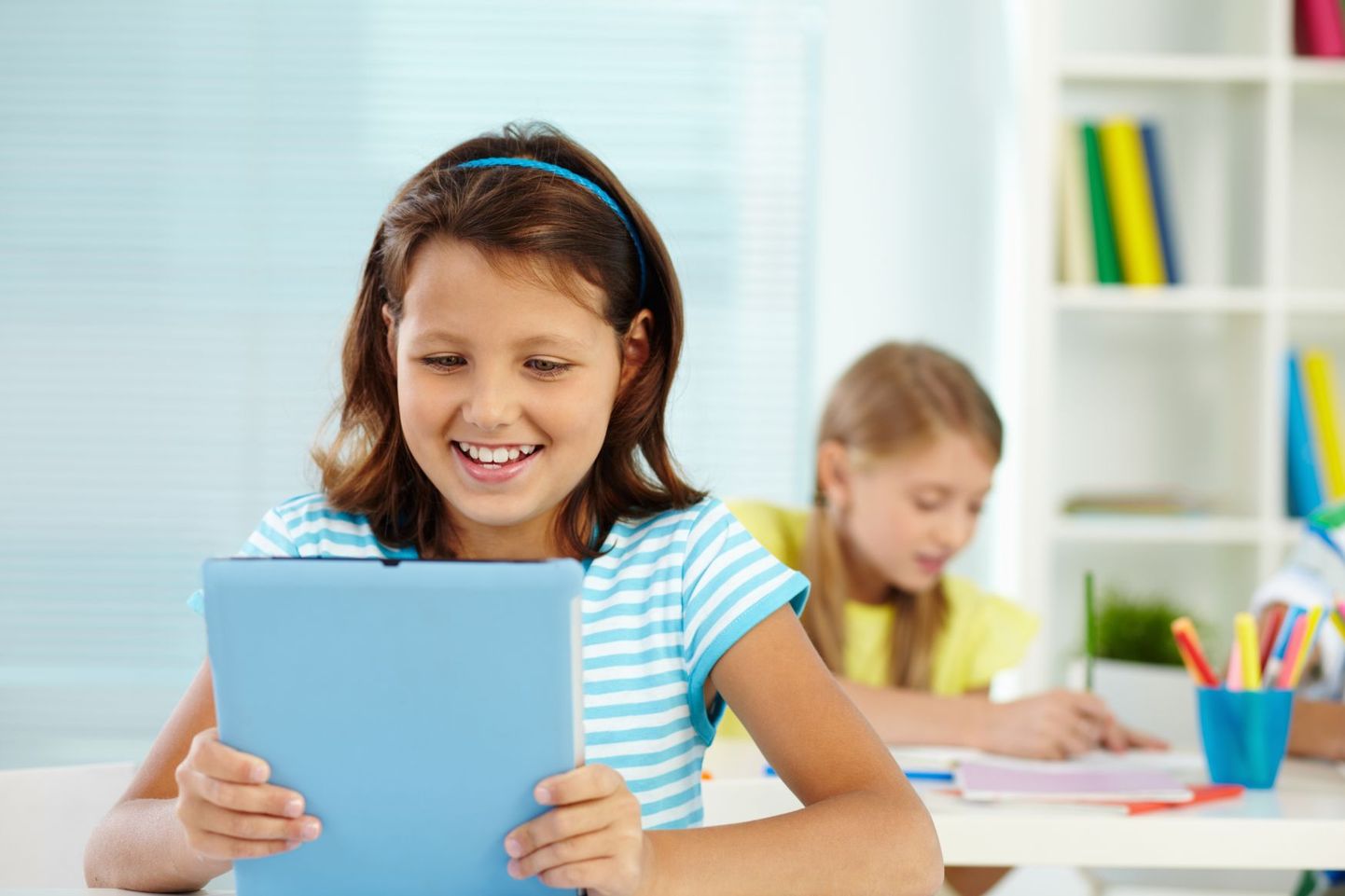 Kuigi tahvelarvutid võivad lastele palju asju õpetada, võivad ameerika lastearstide sõnul selle arvelt kannatada nende eneseväljendus ja sotsiaalsed oskused.