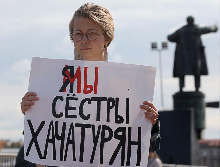 Peterburis 2018 toimunud meeleavaldus, millega nõuti Maria, Angelina ja Kristina Hatšaturjani vabastamist