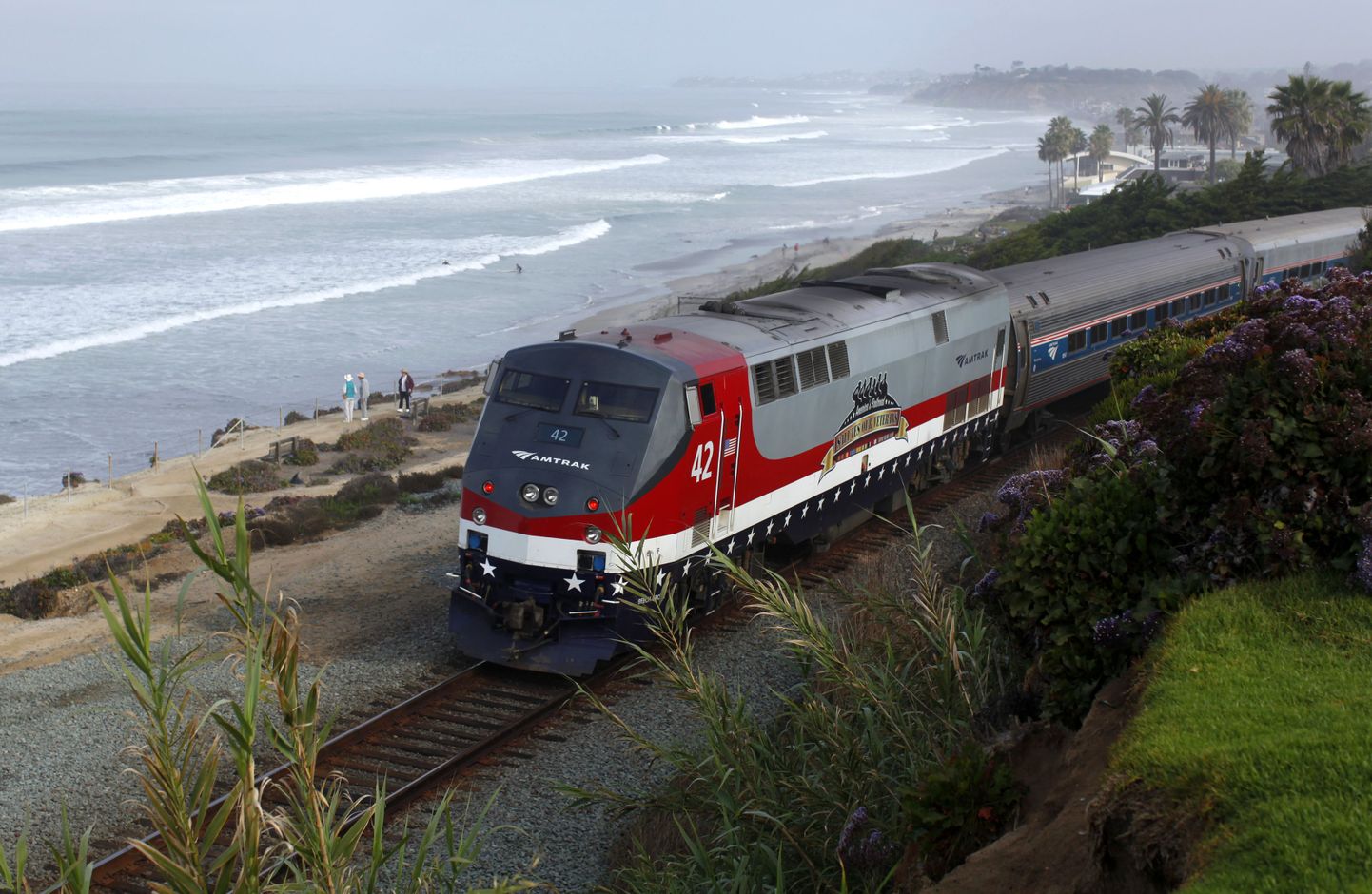 Amtraki reisirong Del Mari rannikupiirkonda läbides.