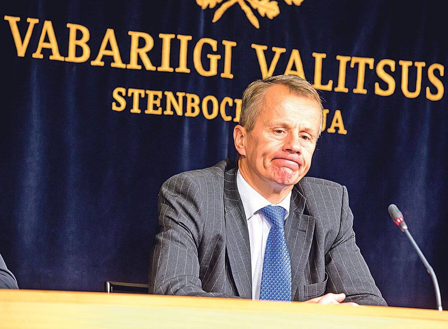 Endine rahandusminister Jürgen Ligi (RE) oma viimasel pressikonverentsil.