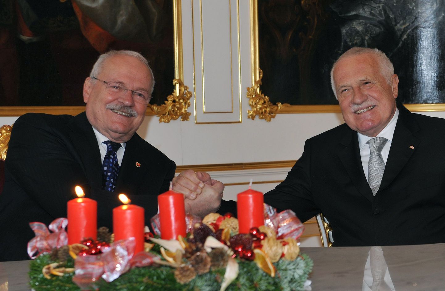 Tšehhi president Václav Klaus (paremal) ja Slovakkia riigipea Ivan Gasparovic.