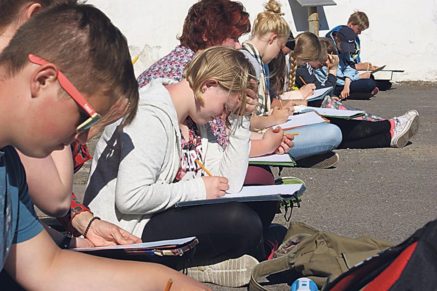 Pärnu vabakooli õpilased laagerdasid Islandi, Taani ja Läti külaliste seltsis loovuslaagris.