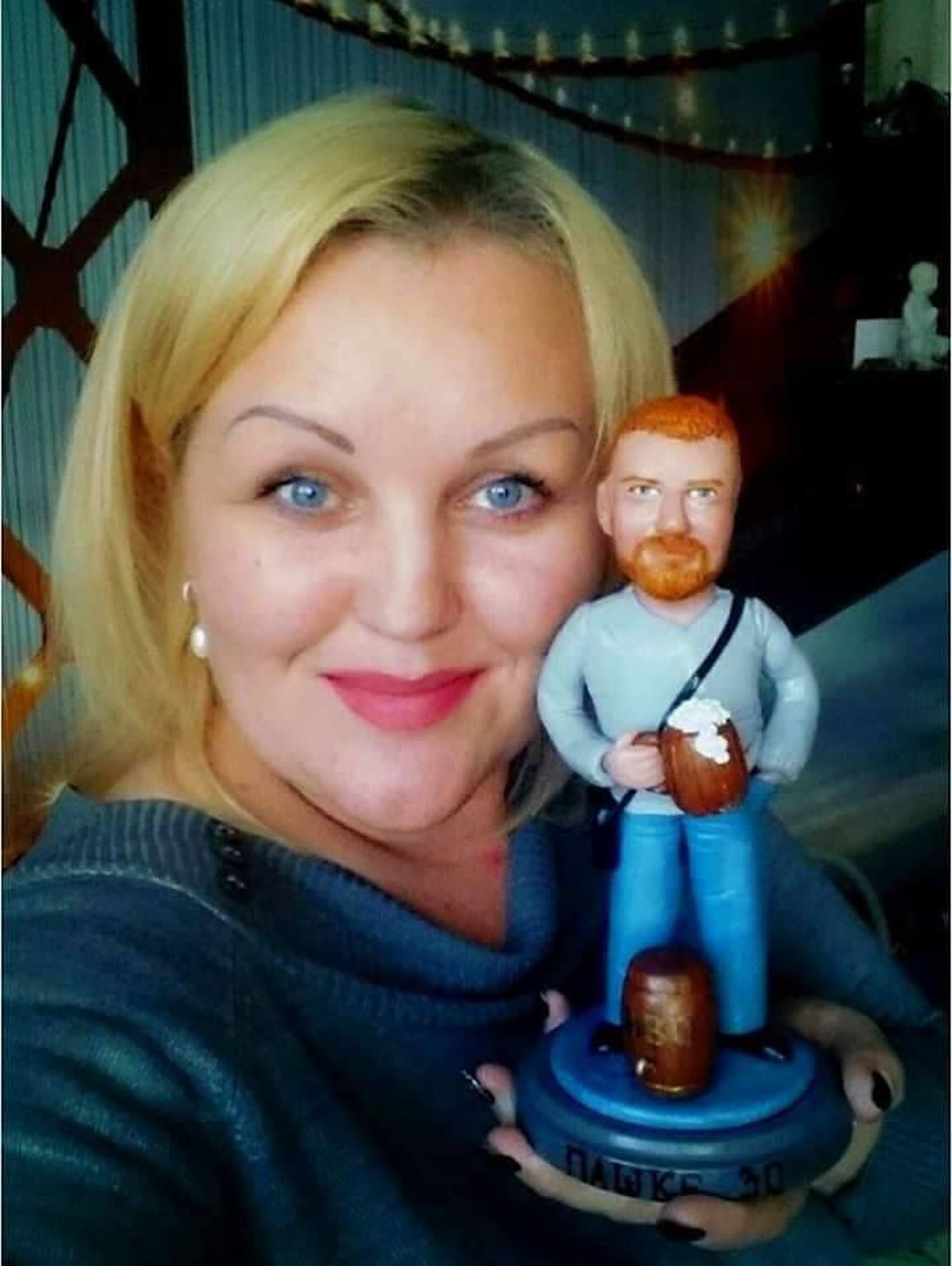 Наталья Тоомсоо вот уже три года посвящает все свободное время своему любимому хобби – изготовлению кукол-шаржей.