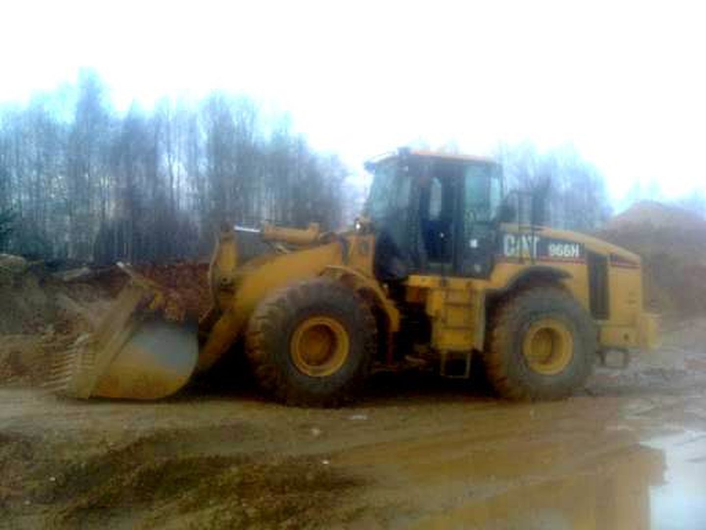 Läti vabariigist Murati ja Veclaicene piirkonnast varastatud traktor Caterpillar võis jõuda treileri peal Eestisse.