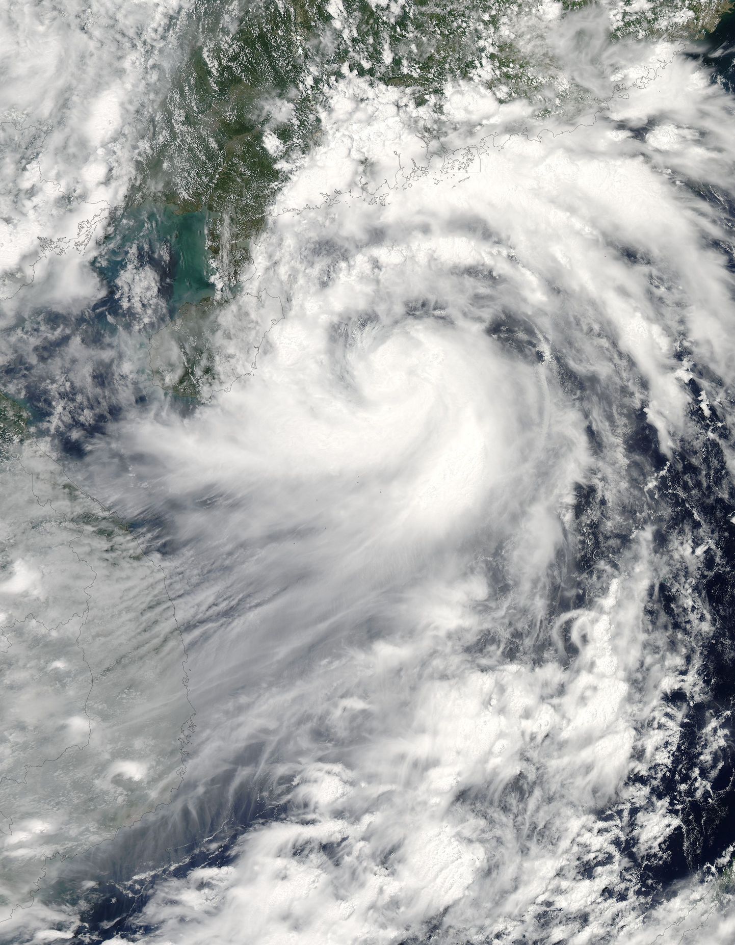NASA satelliitpilt Hiinat tabanud troopilisest tormist Chanthust