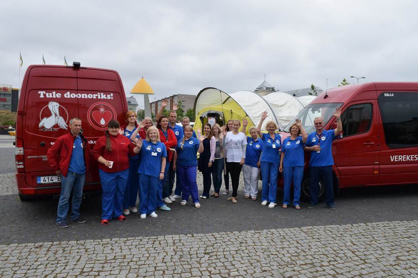 Regionaalhaigla verekeskuse töötajad Rakvere doonoritelgis 26. augustil.