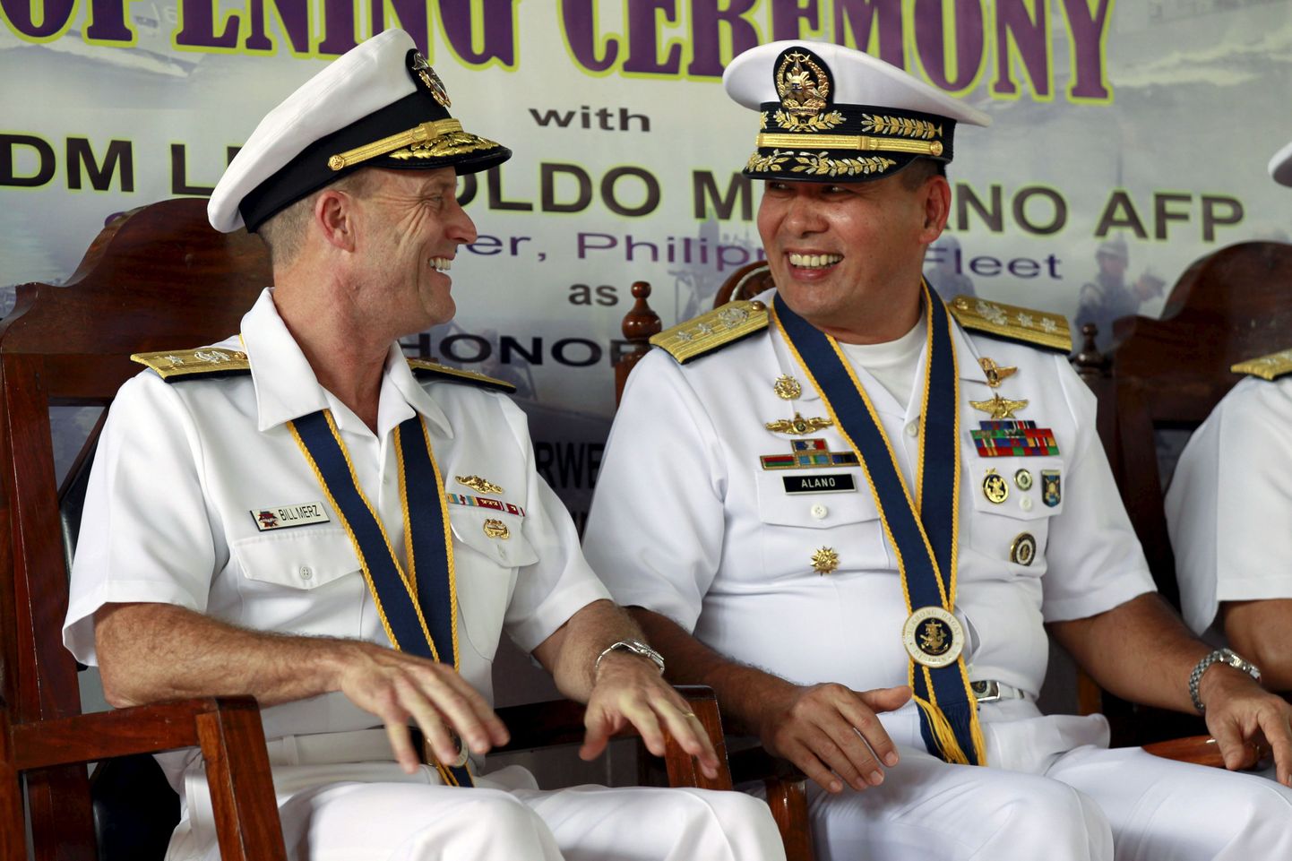 Kontradmiral Leopolde Alano(paremal)ja USA kontradmiral William Merz