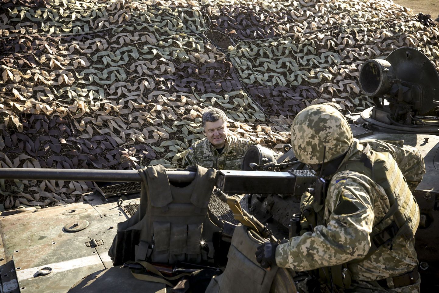 Ukraina president Petro Porošenko möödunud nädalal Donetskist idas asuva Kurahhovo küla juures sõdureid külastamas.