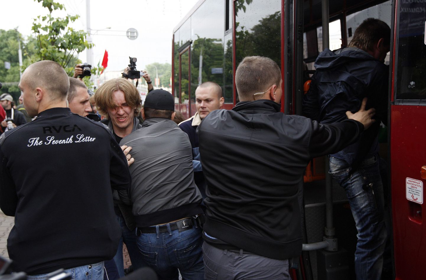 Erariietes Valgevene miilitsad vahistasid meeleavalduse käigus kümneid inimesi.