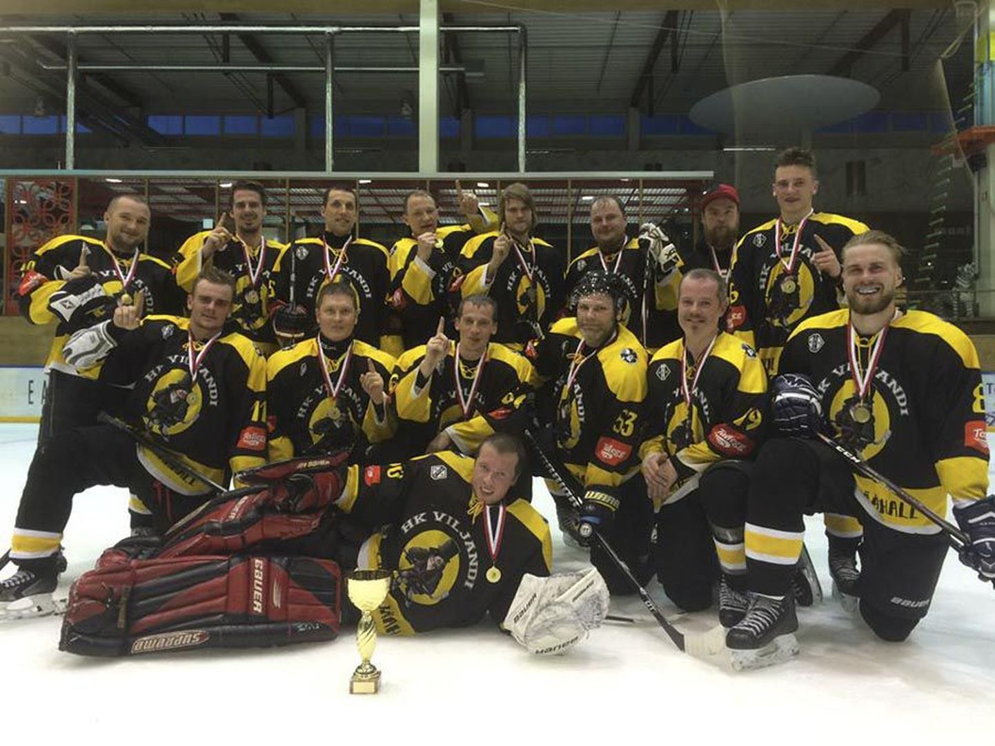Viljandi hokiklubi meeskond võitis Tartu lahtised meistrivõistlused.