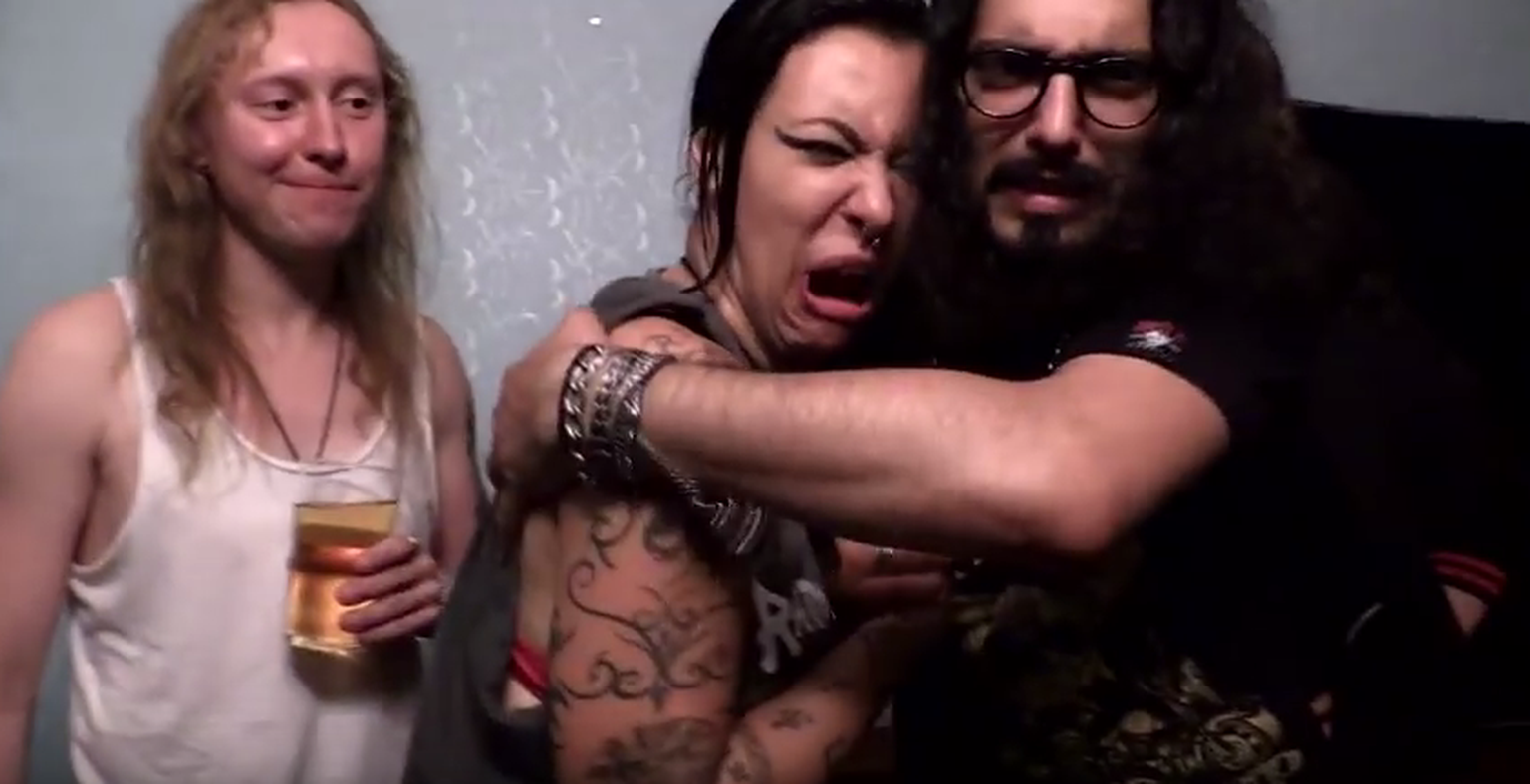 Hard Rock Laagris esinev Cantilena avaldas verivärske video