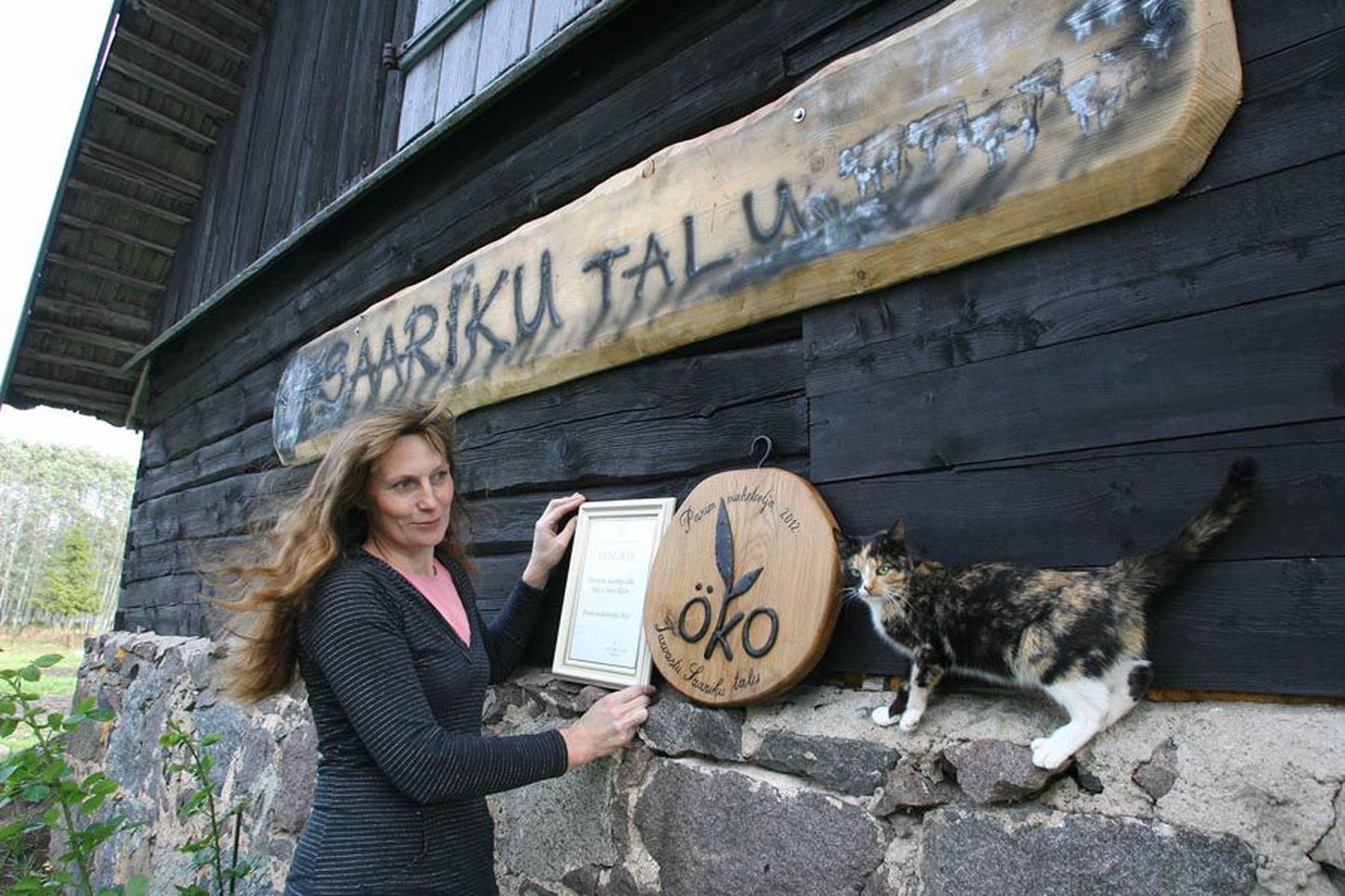2012. aastal tuli tiitel «Parim mahetootja» Viljandimaale Tarvastu valda Saariku tallu. Fotol on Saariku perenaine Tiia Klein.