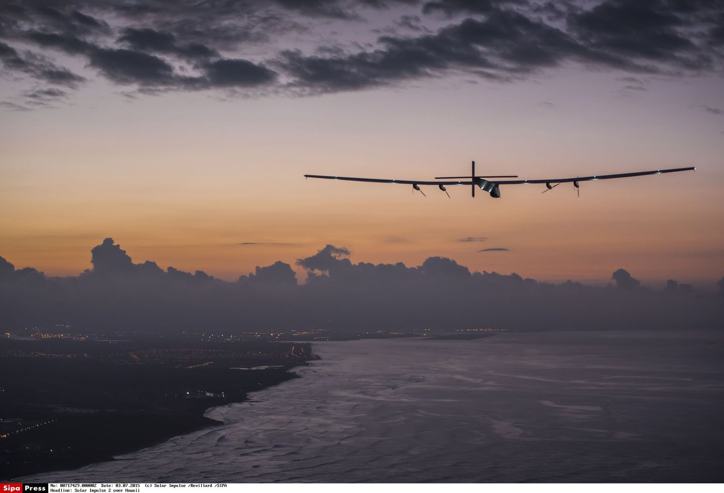 Solar Impulse2 saabumas Hawaiile Kalaeloasse
