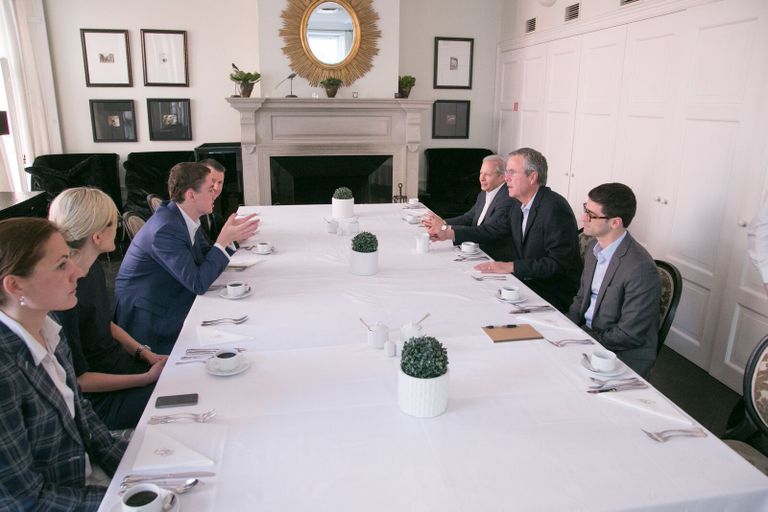 Peaminister Taavi Rõivas ja Jeb Bush täna hommikusöögilauas. Foto: Tauno Tõhk / valitsuse kommuniktsioonibüroo.