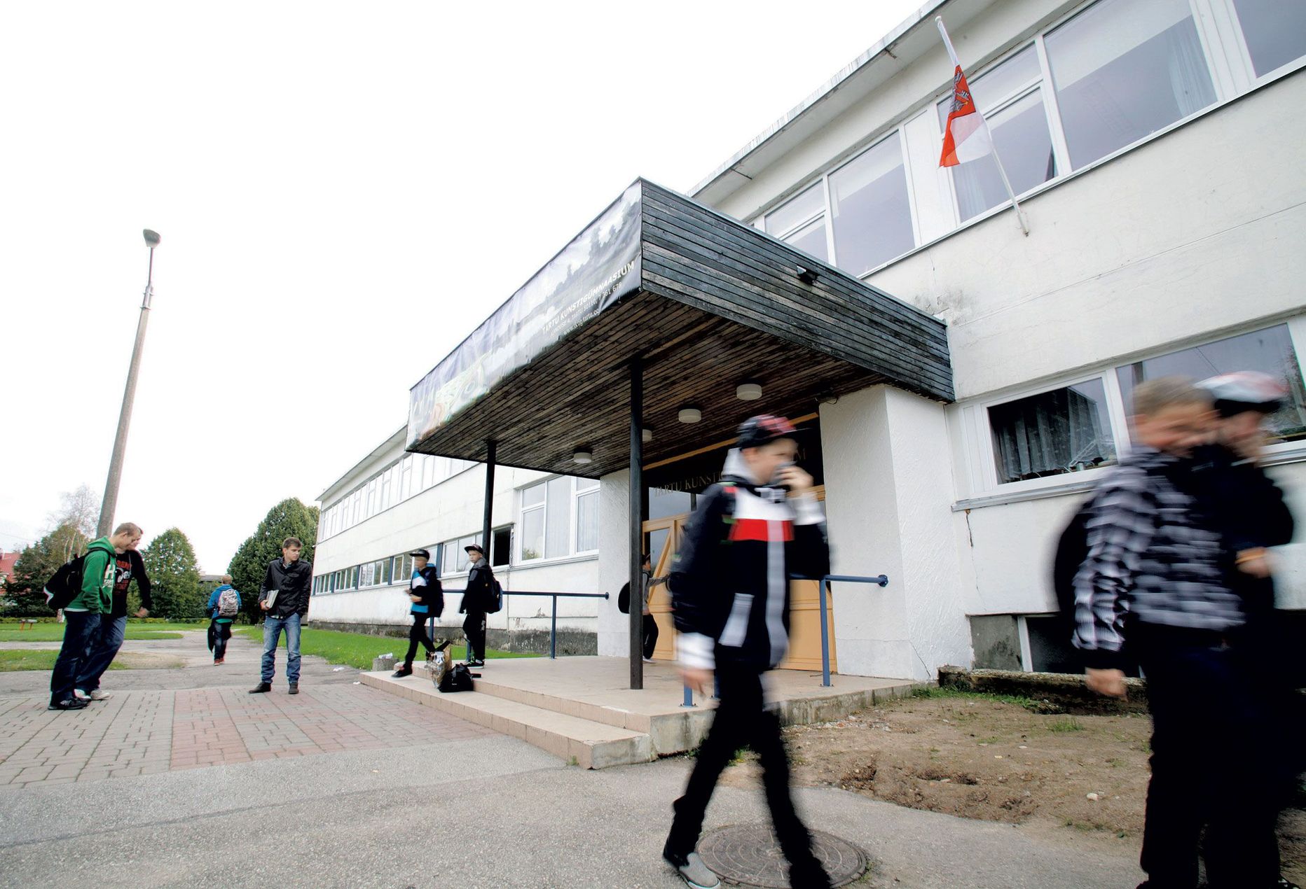 Järgmisest õppeaastast hakkab kunstigümnaasiumis järjest suurenema põhikooliõpilaste osakaal, 2014. aasta sügisel peaks kool Tartu linnavalitsuse plaanide järgi õppetööd alustama vaid põhikoolina.