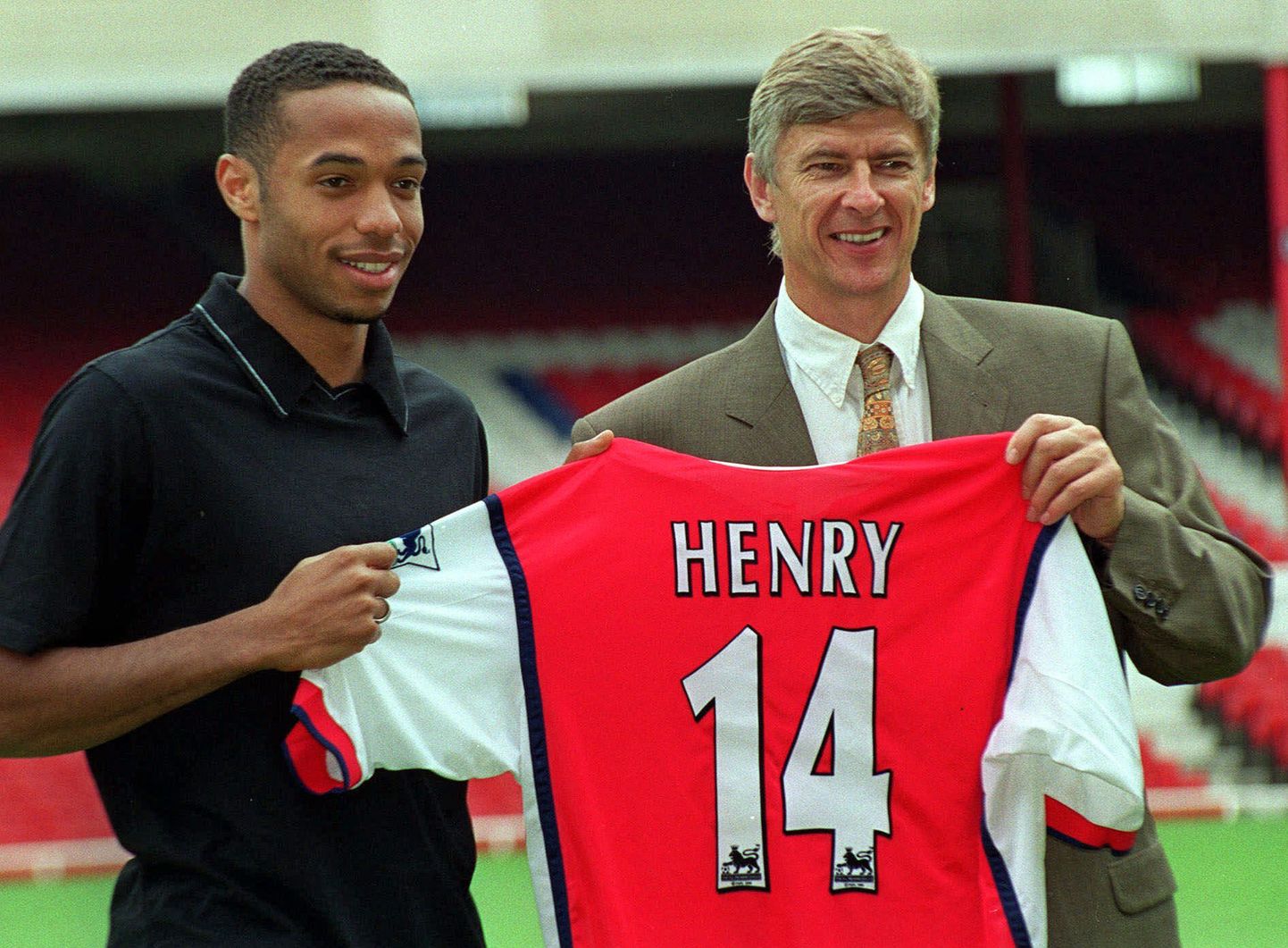 Thierry Henry (vasakul) ja Arsene Wenger aastal 1999