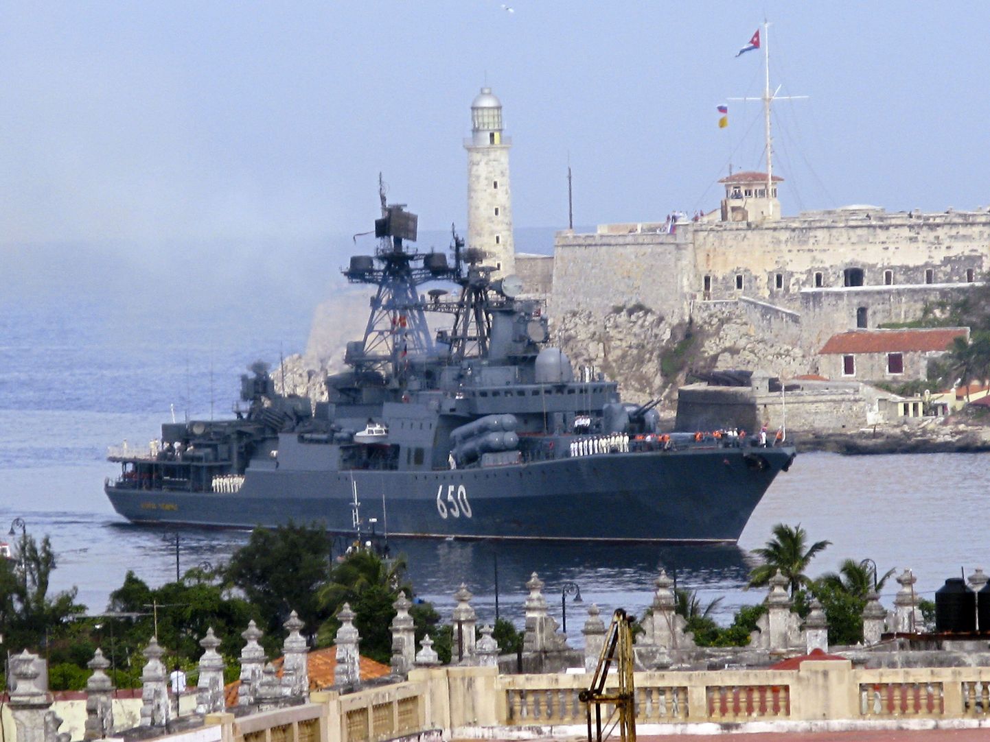 БПК "Адмирал Чабаненко" на рейде Гаваны (Куба).