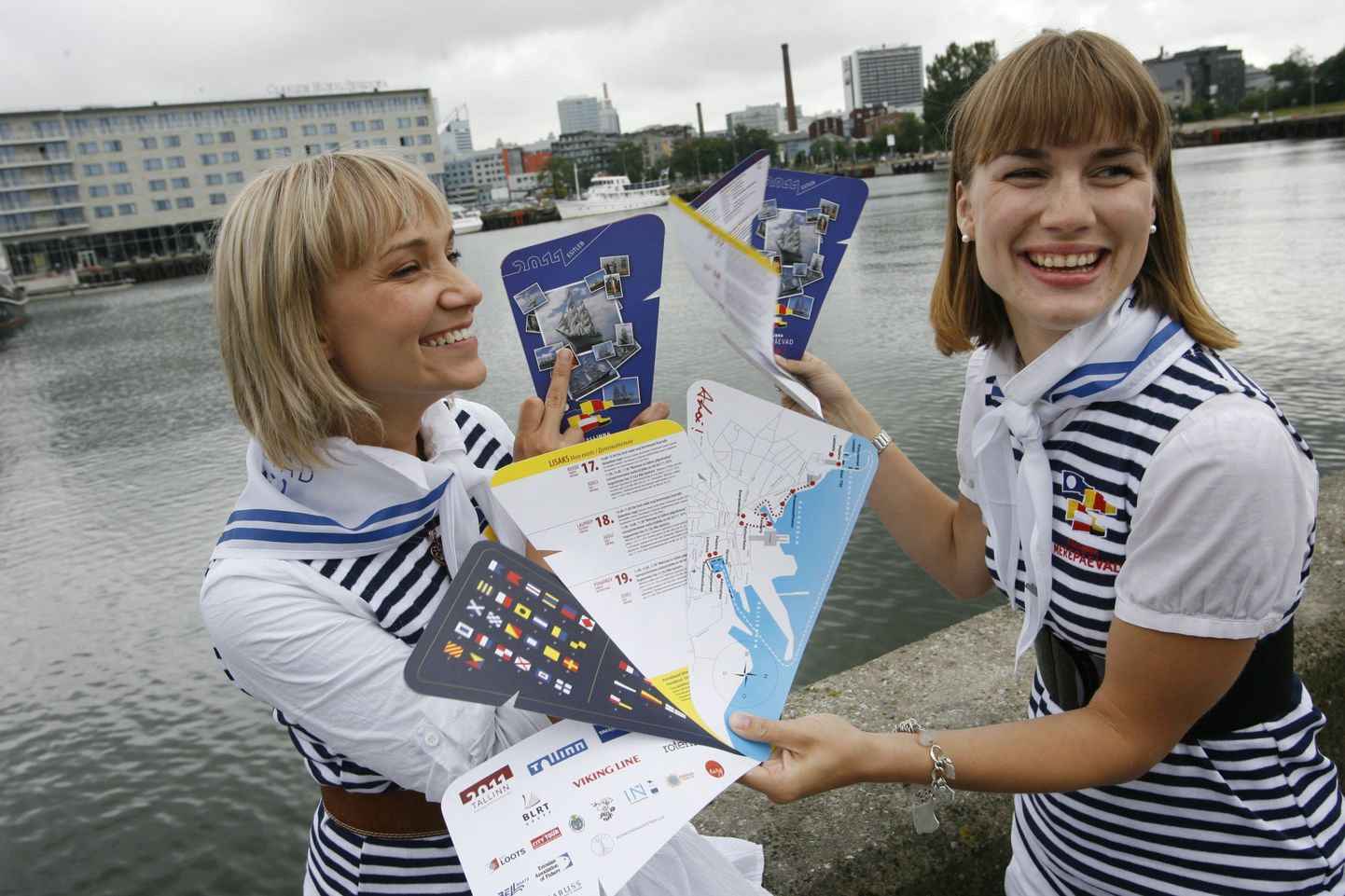 Sihtasutuse Tallinn 2011 turundusjuhi Katrin Remmelkoori (vasakul) ja Tallinna merepäevade koordinaatori Eva Saare kinnitusel peaks nende korraldada olevatest päevadest aastaks 2011, mil Tallinn on Euroopa kultuuripealinn, kujunema rannaala olulisim sündmus pealinnas.