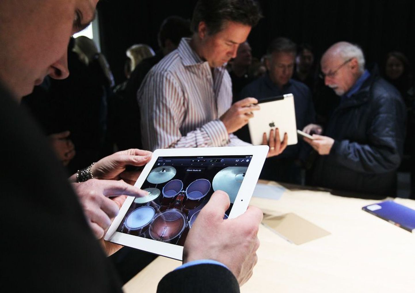 Uus iPad jõuab müügile ka valgena ja sisaldab populaarset muusikategemise programmi GarageBand.