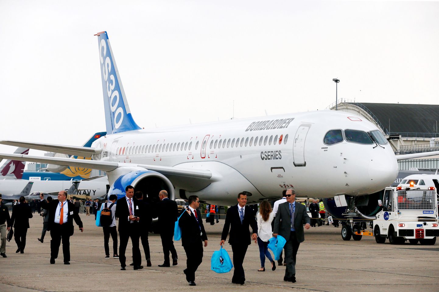 Bombardier CS300 tüüpi lennuk Pariisi lennushow'l.