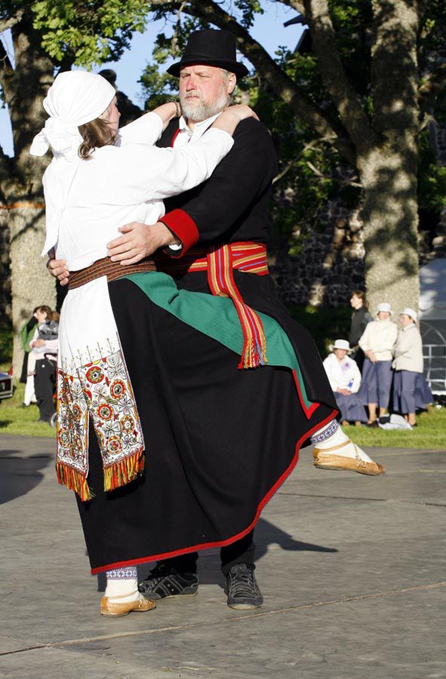 Esimene Mulgimaa uhkuse auhinna saaja kuulutatakse välja teisel Mulgi peol Tõrvas. Fotol on tantsijad esimeselt Mulgi peolt, mis peeti Karksis.