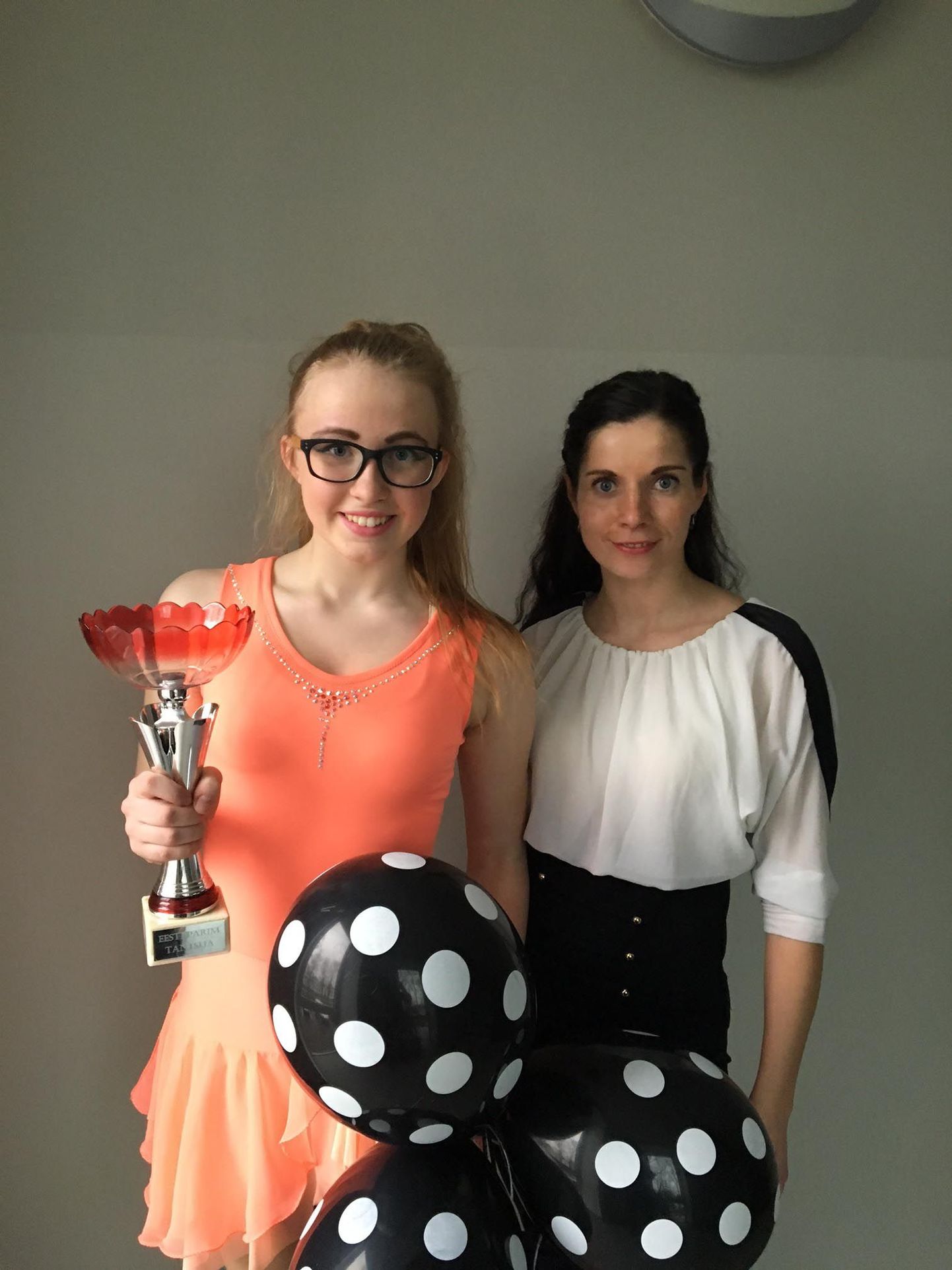 Eesti parim tantsija on Tõrva gümnaasiumi 7. klassi neiu Grete-Lisette Gulbis. Klubis Hop tantsiv tüdruk valiti rahvahääletuse põhjal pühapäeval saate «Tantsuhullus» võitjaks. Neiu juhendaja on Kerli Vessin.