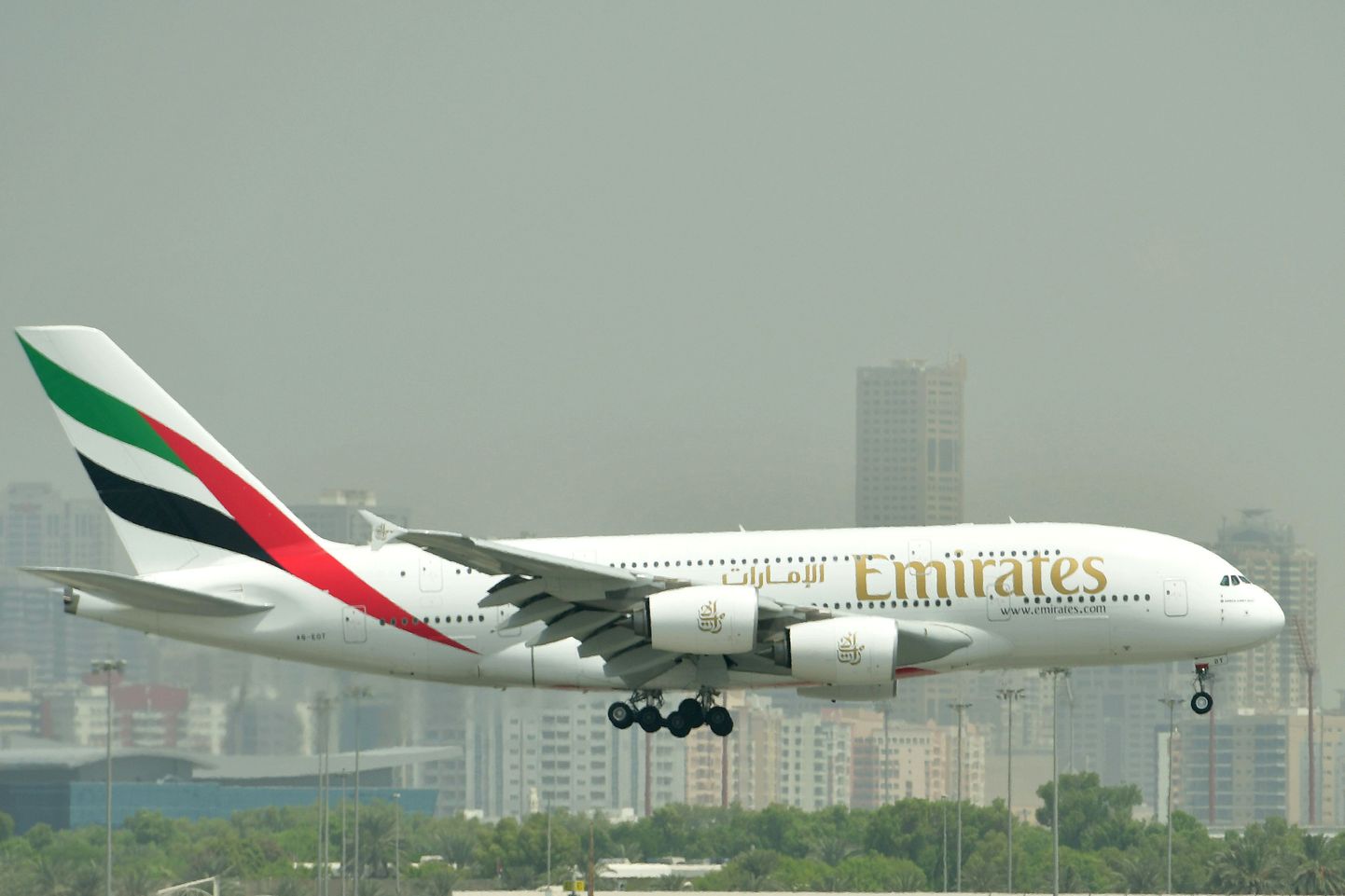 Cамолет авиакомпании Emirates - Airbus A380.