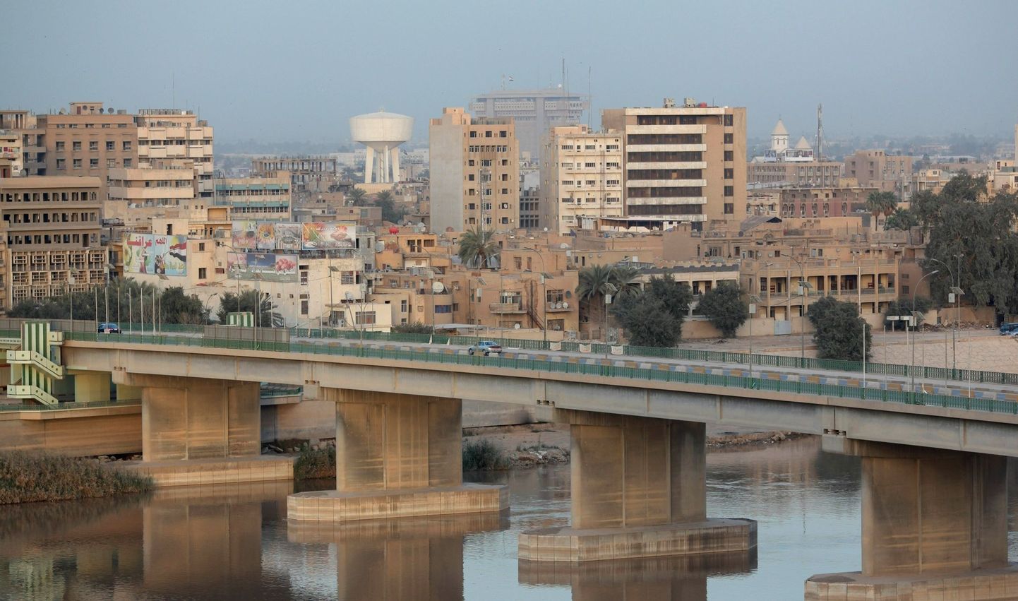 Tigrise jõgi Baghdadi keskel.