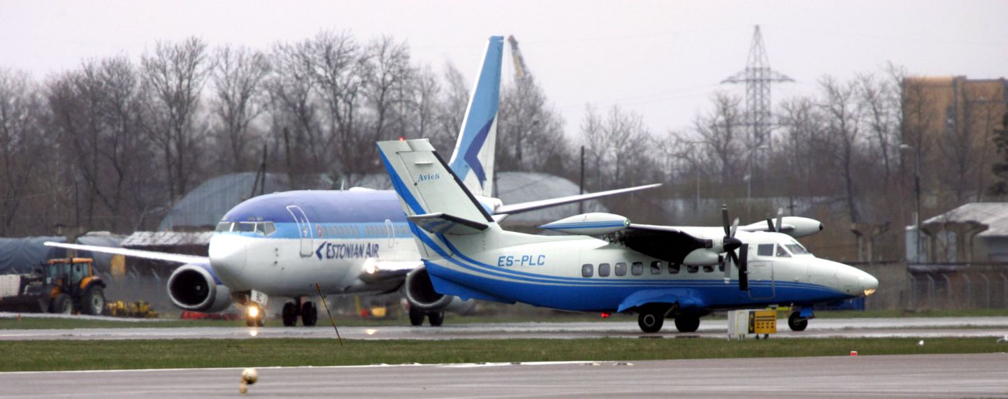 Estonian Airi ja Aviesi lennukid Tallinna lennujaamas.