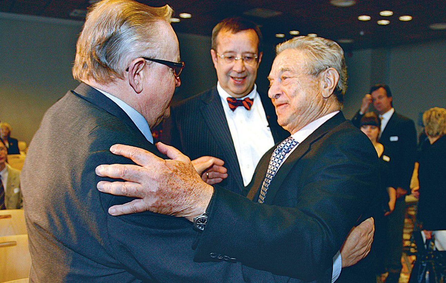 Külma sõja teema avatud ühiskonna foorumil tõi kaasa president Ilvese, Martti Ahtisaari ja George Sorose soojad embused.
