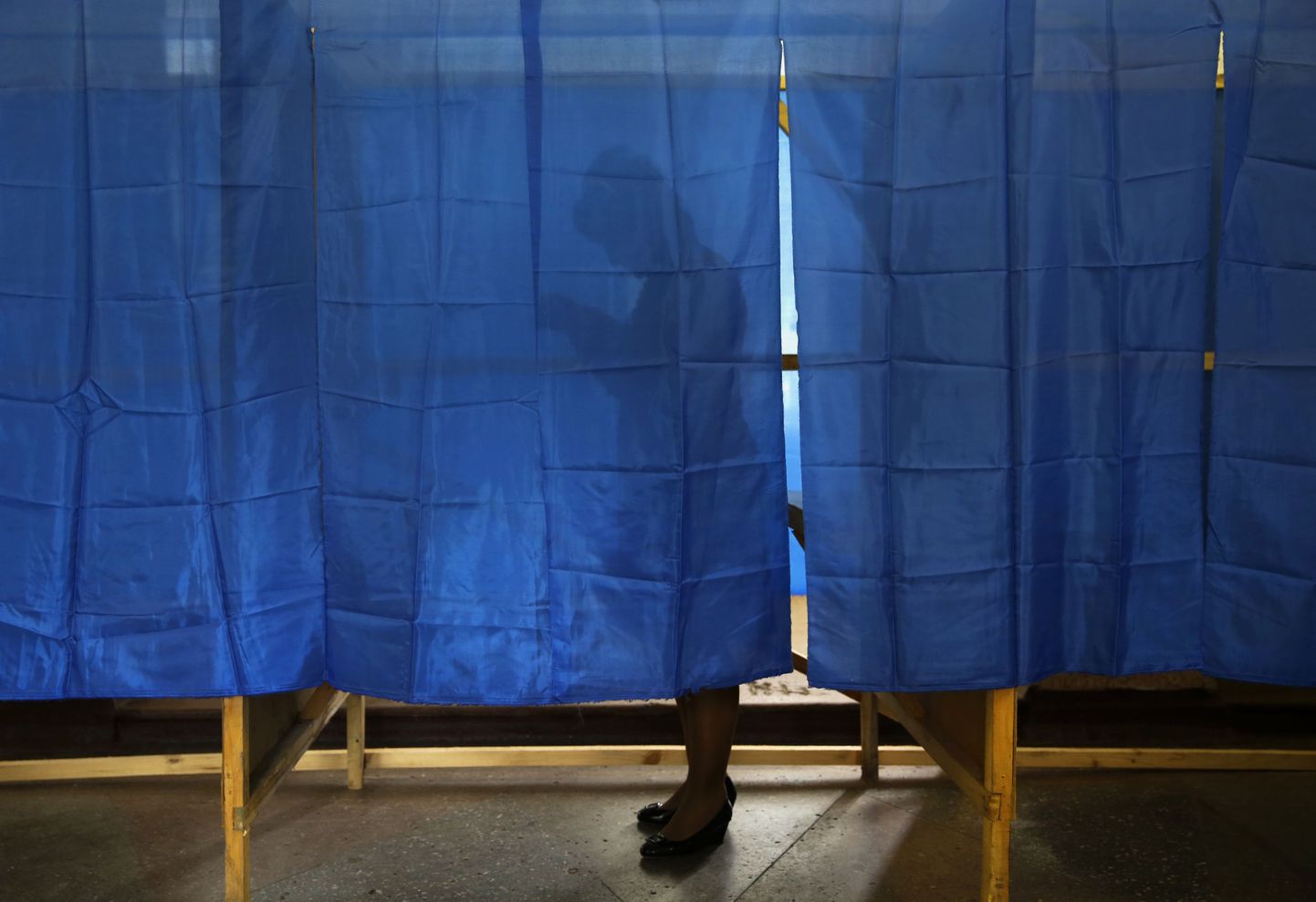 Valimiskabiin Ida-Ukrainas Slovjanskis, kus tänasel nn referendumil tahetakse teada, kas inimesed toetavad iseseisvate Luganski ja Donetski vabariikide moodustamist.