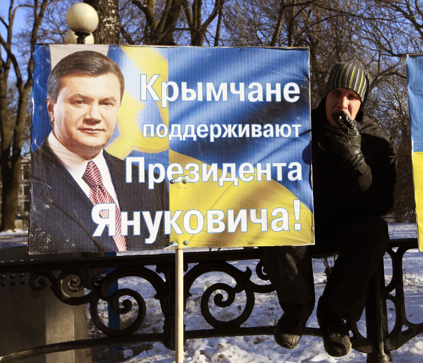 Loosungil olek kiri teatab, et Krimmi elanikud toetavad Ukraina presidenti Viktor Janukovõtšit.