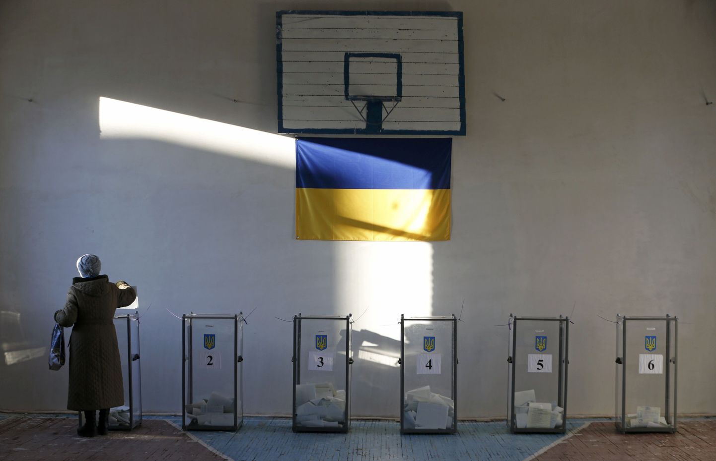 Во внеочередных выборах в Верховную Раду Украины приняли участие 52,42 процента избирателей.