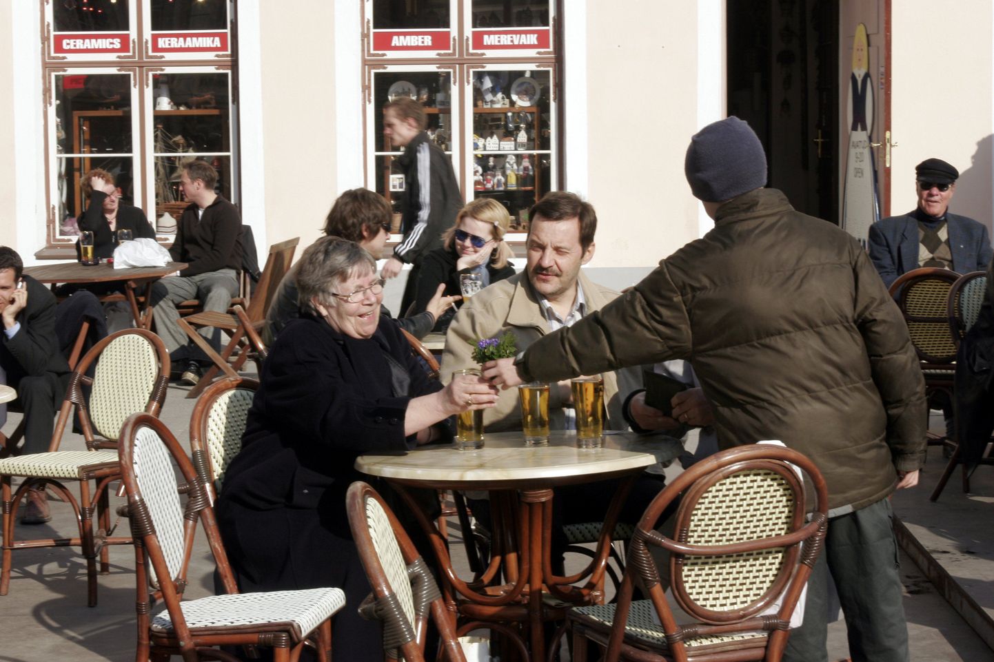 Briti ajaleht The Telegraph soovitab Tallinna külastades hoiduda Raekoja platsi kohvikutest.