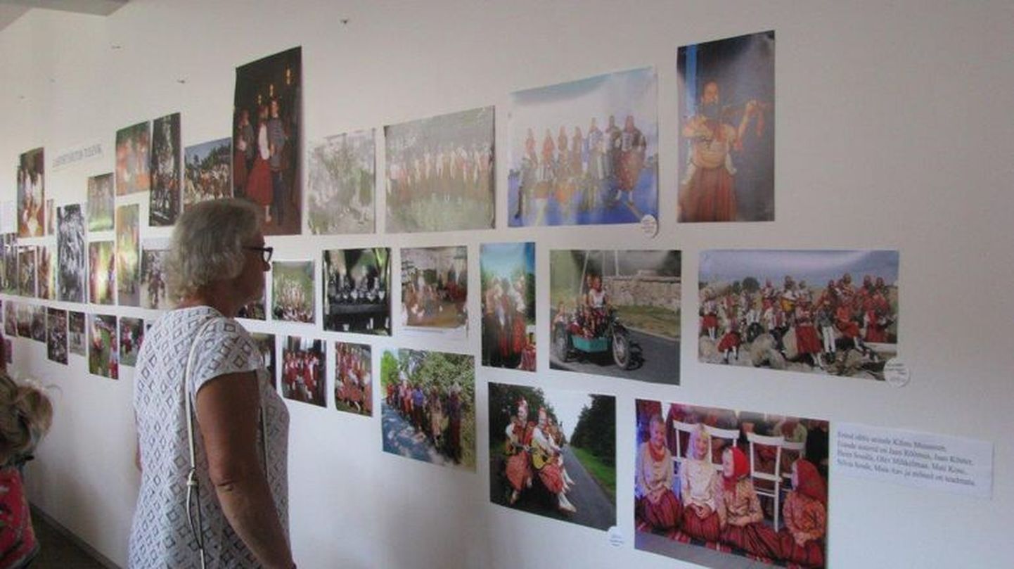 Kihnu rahvamajas avati noorte ja laste kultuuri aastale pühendatud fotonäitus, mille koostas kohalik muuseum.