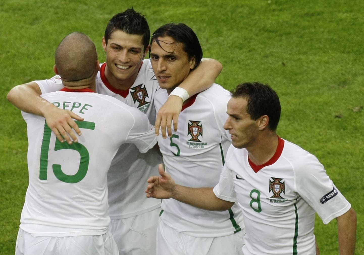 Portugali koondise tähtmängija Cristiano Ronaldo koos meeskonnakaaslastega.