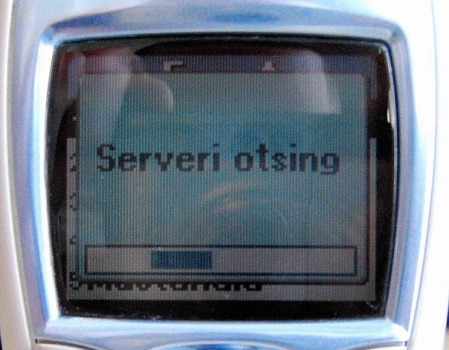 2004. aastast pärit fotoseeria näitab väiksemahulise kirja vastuvõtmist mobiiltelefoni Sony Ericsson T68i ekraanil. Samamoodi saaks see telefon sellise lühikese kirjaga hakkama ka nüüd.