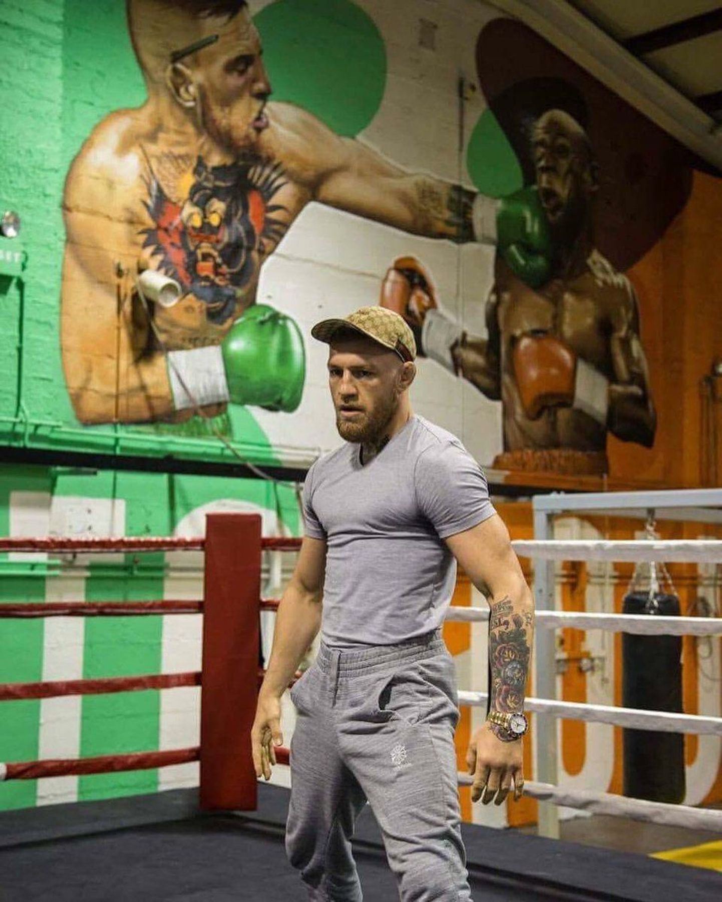 Conor McGregor lasi oma treeningsaali seinale maalida pildi, kus ta nokauteerib Floyd Mayweatheri.