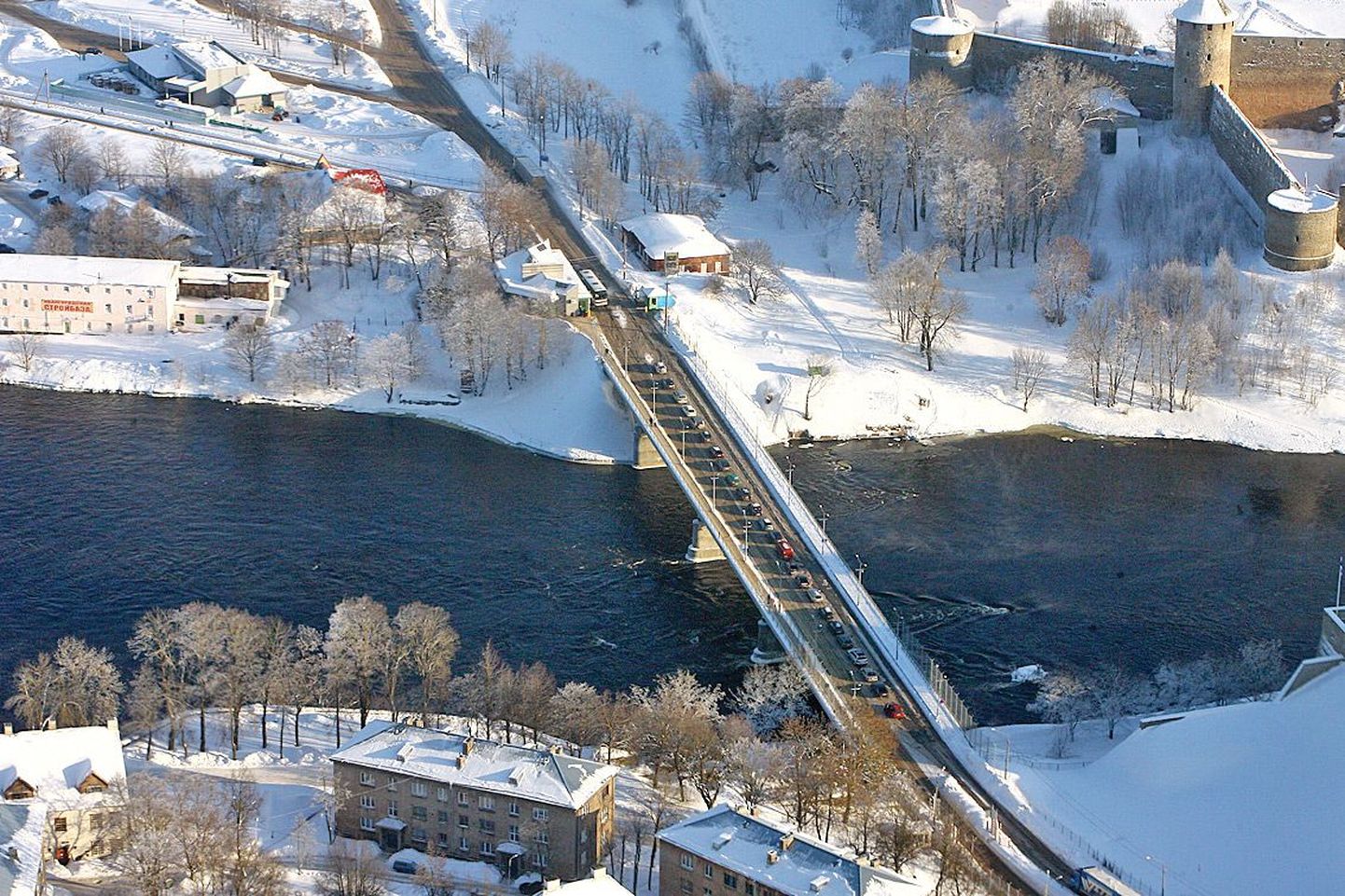 Мост Дружбы, соединяющий Нарву с Ивангородом.