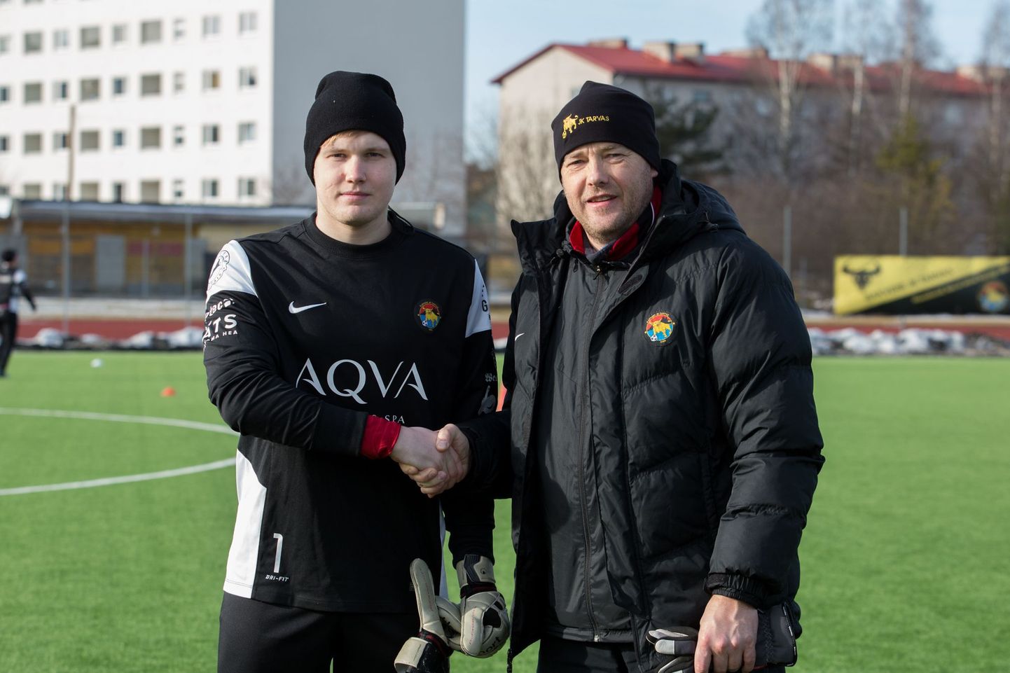 Väravavaht Artem Levizi (vasakul) ja peatreener Urmas Kirs.