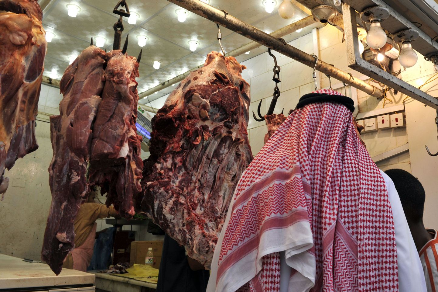Saudi mees lihuniku juures Jeddah linnas.