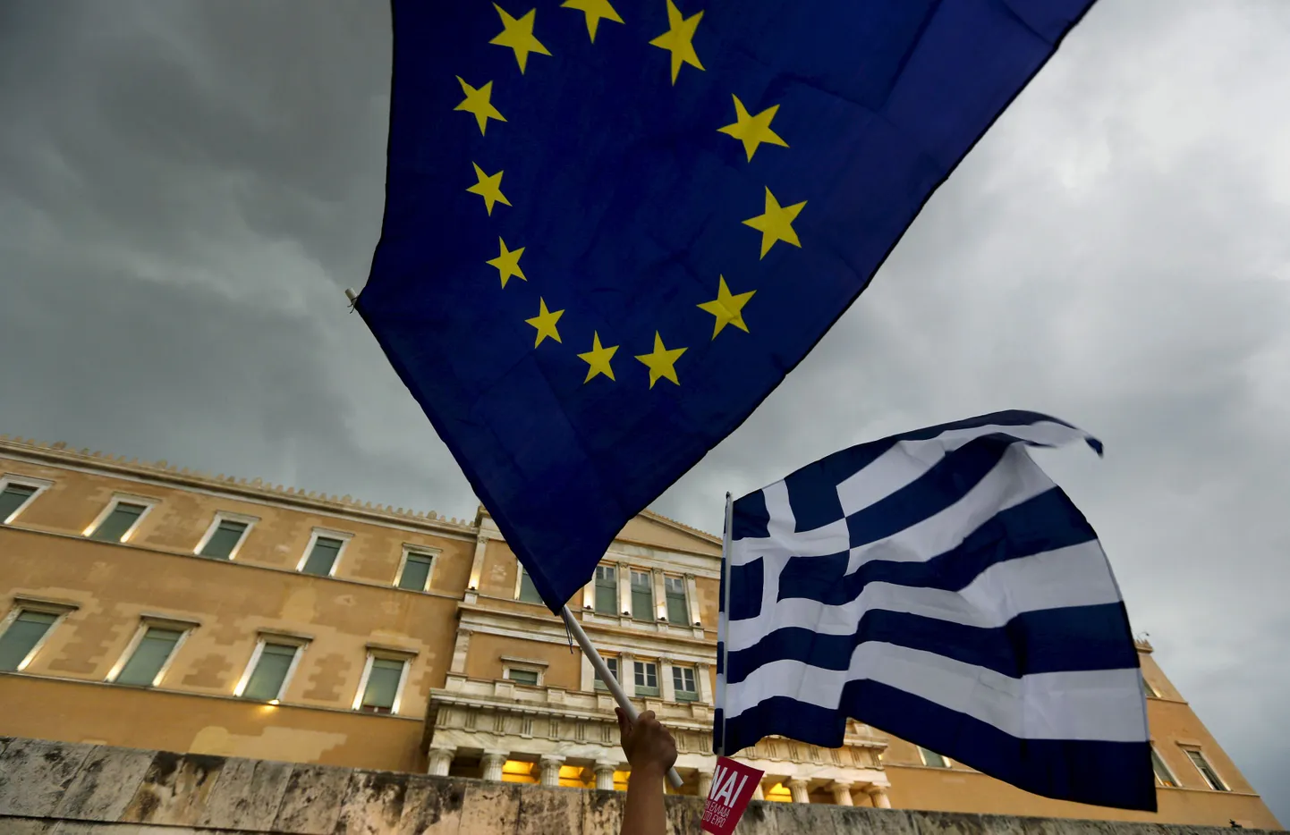 Греческие банки готовятся вновь открыться после трехнедельного перерыва.