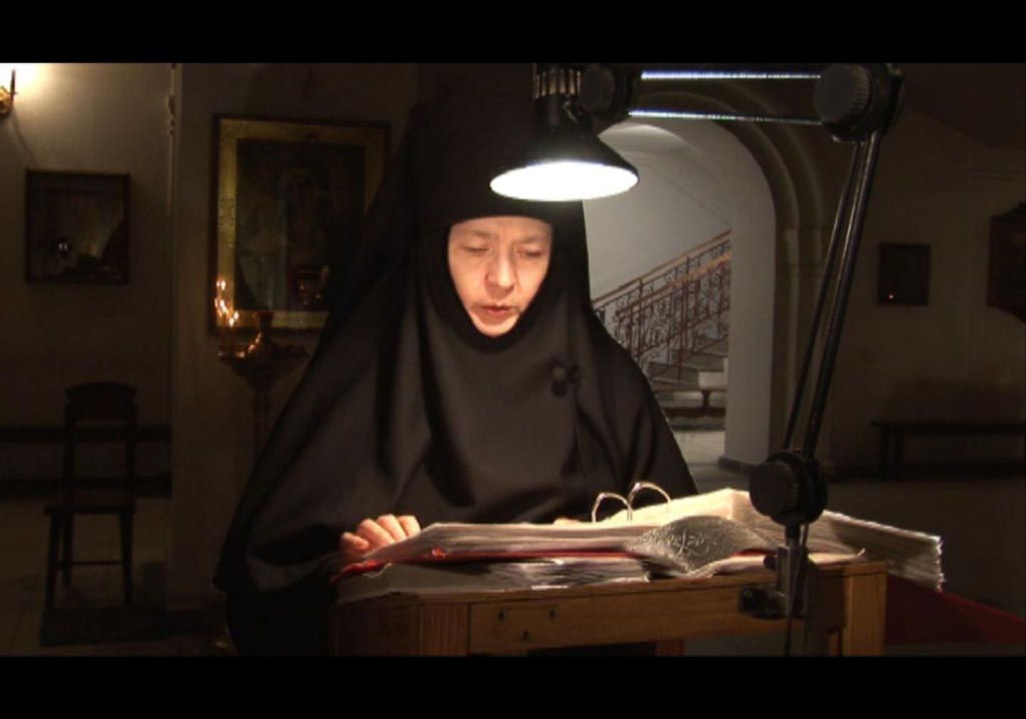 Uue kunsti muuseum näitab detsembris portreefilme. Pildil Galina Adamovitši film "Nunn".