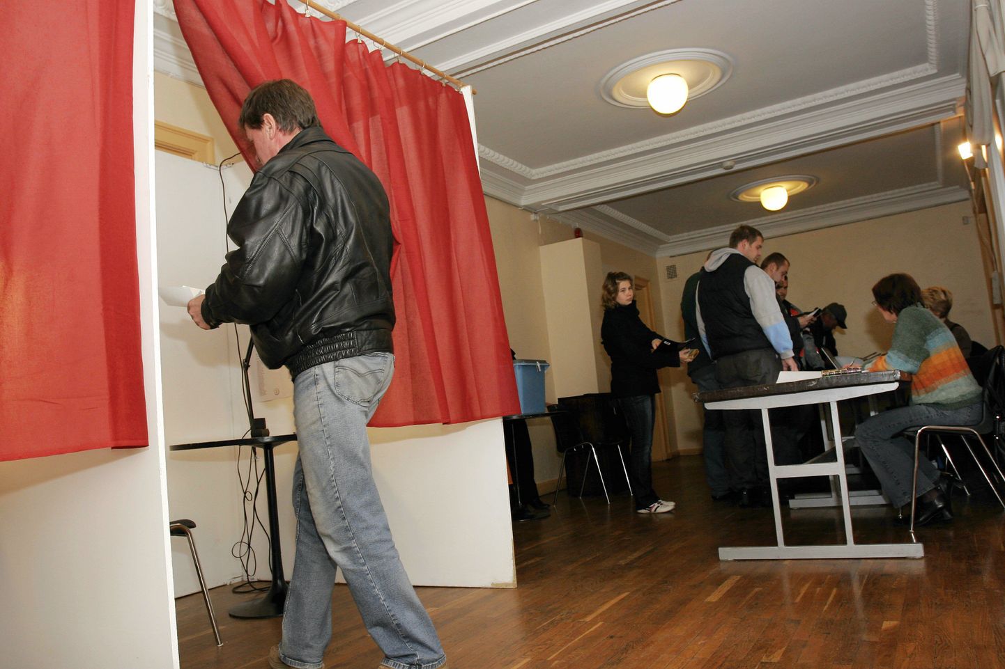 Viljandimaal valijate nimekirja kantud 44 700-st inimesest andis oma hääle eel- ja e-hääletamise käigus 9300. Seega oli enne pühapäeva valimas käinud neljandik kõigist, kellel see võimalus on.